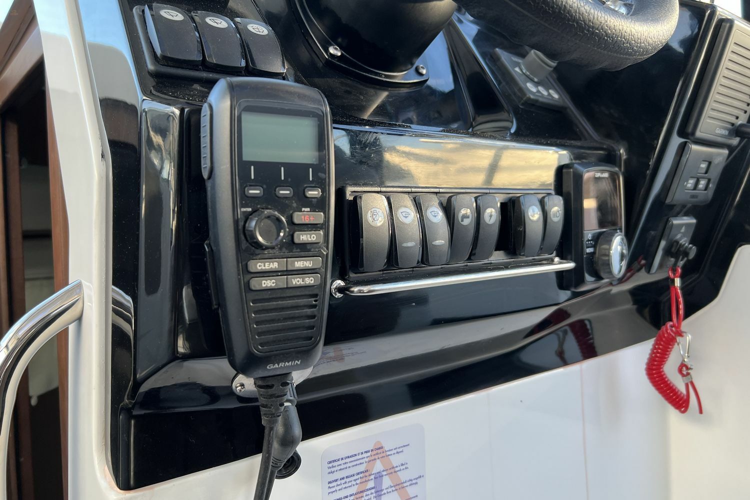 Jeanneau-Merry-Fisher-895-radio