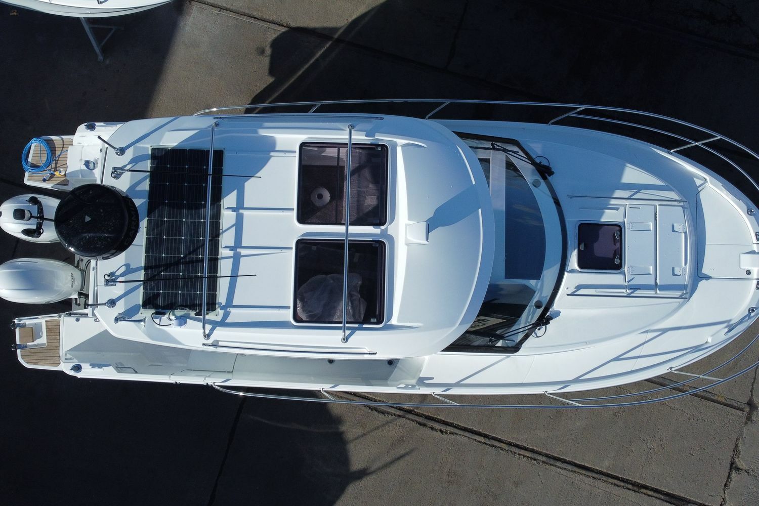 Jeanneau-Merry-Fisher-895-roof