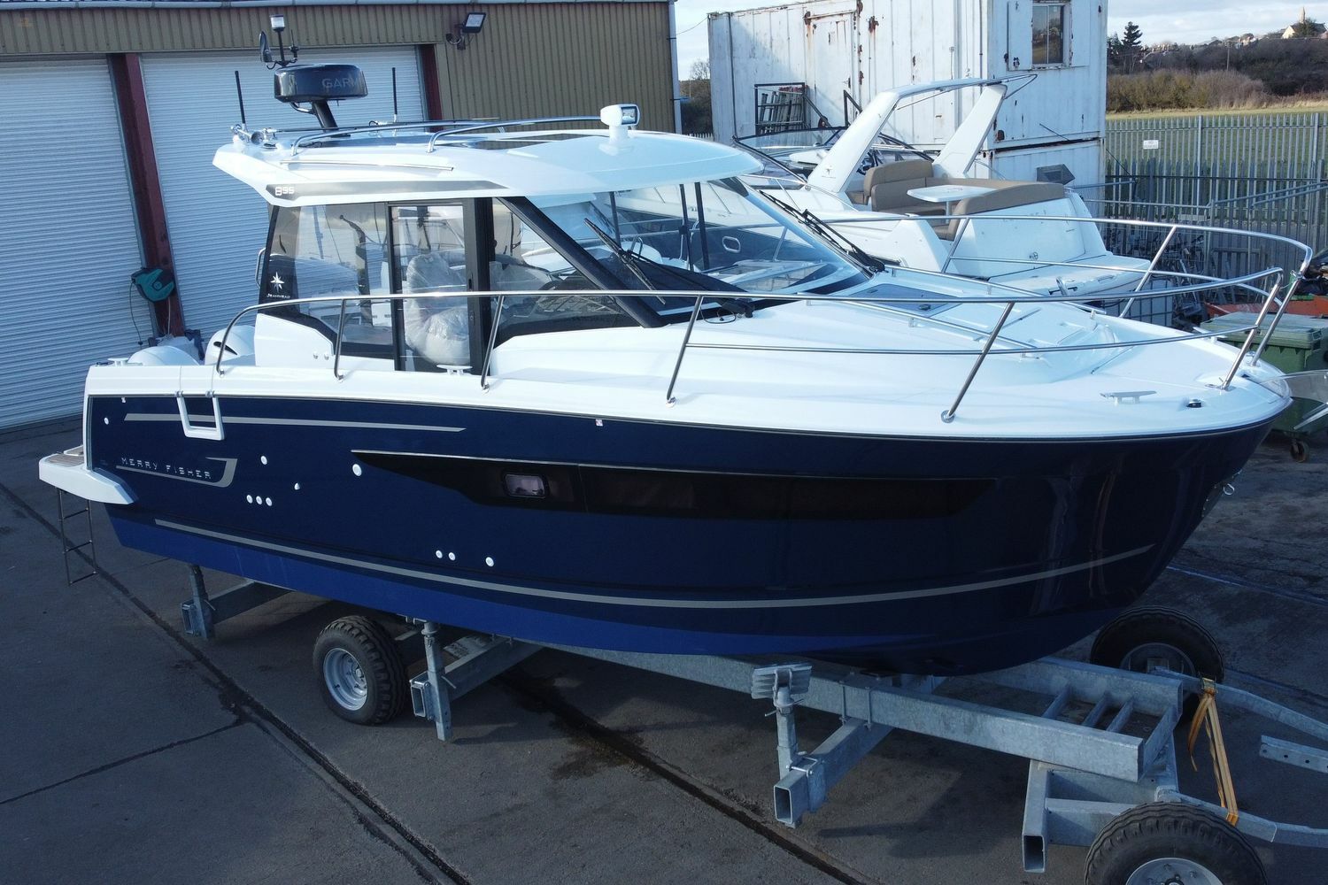 Jeanneau-Merry-Fisher-895-front