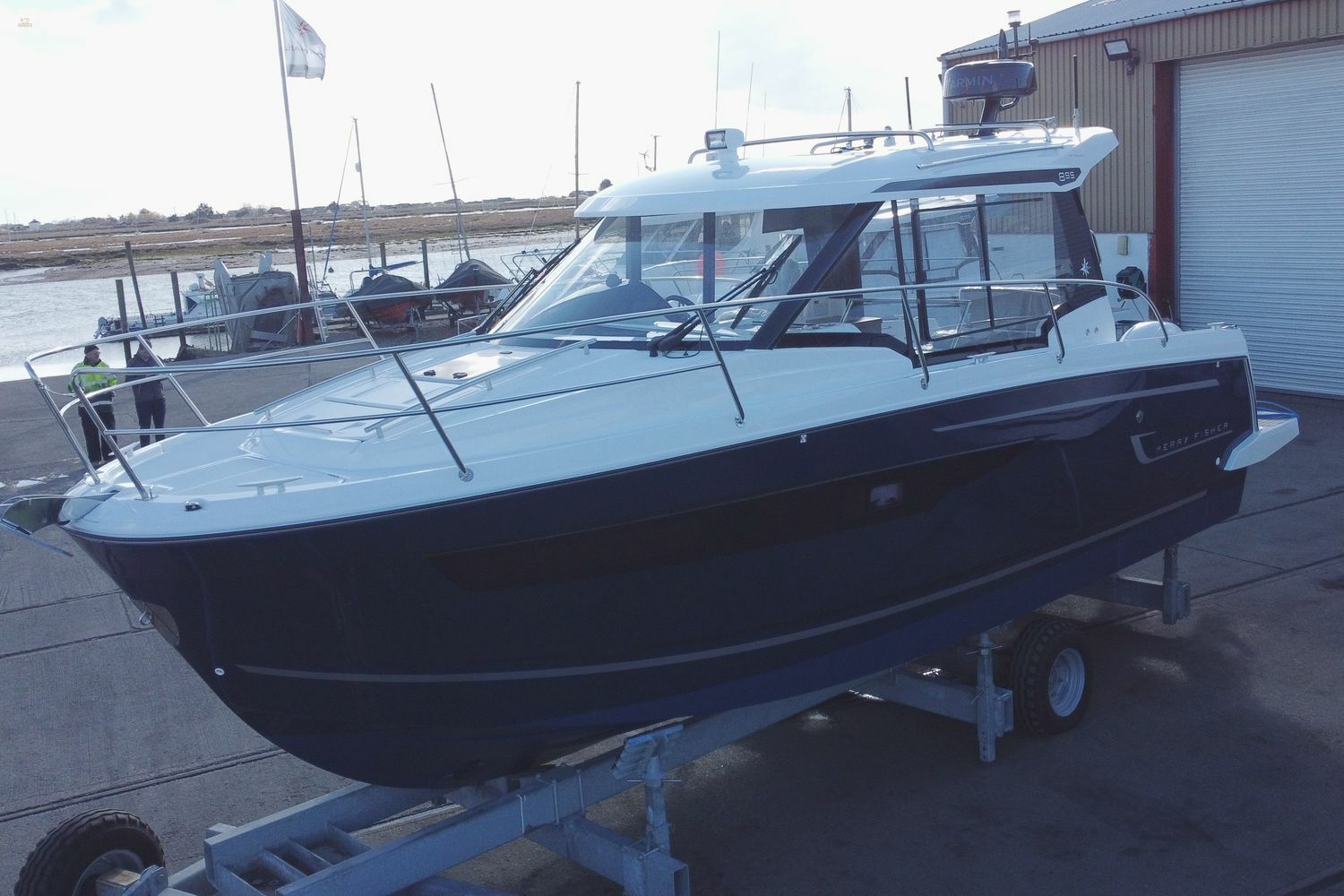 Jeanneau-Merry-Fisher-895-side-3