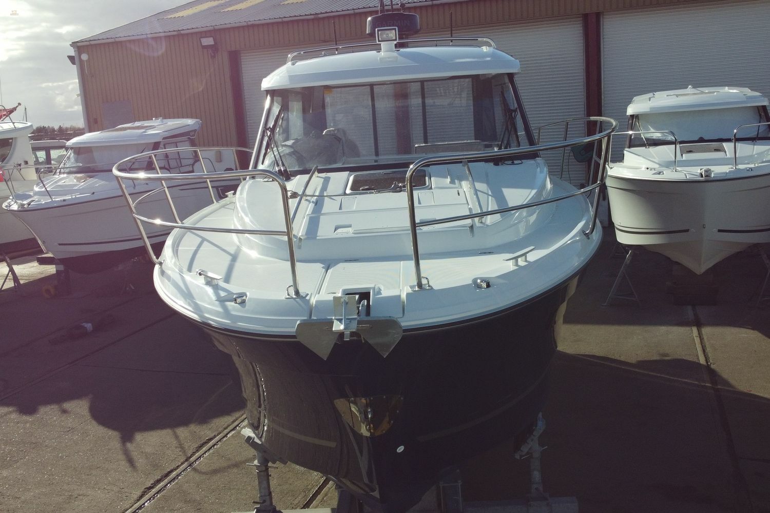 Jeanneau-Merry-Fisher-895-bow