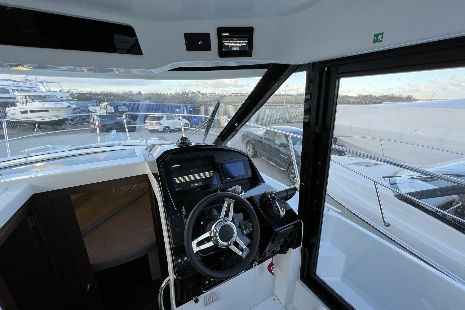 Jeanneau-Merry-Fisher-895-wheel