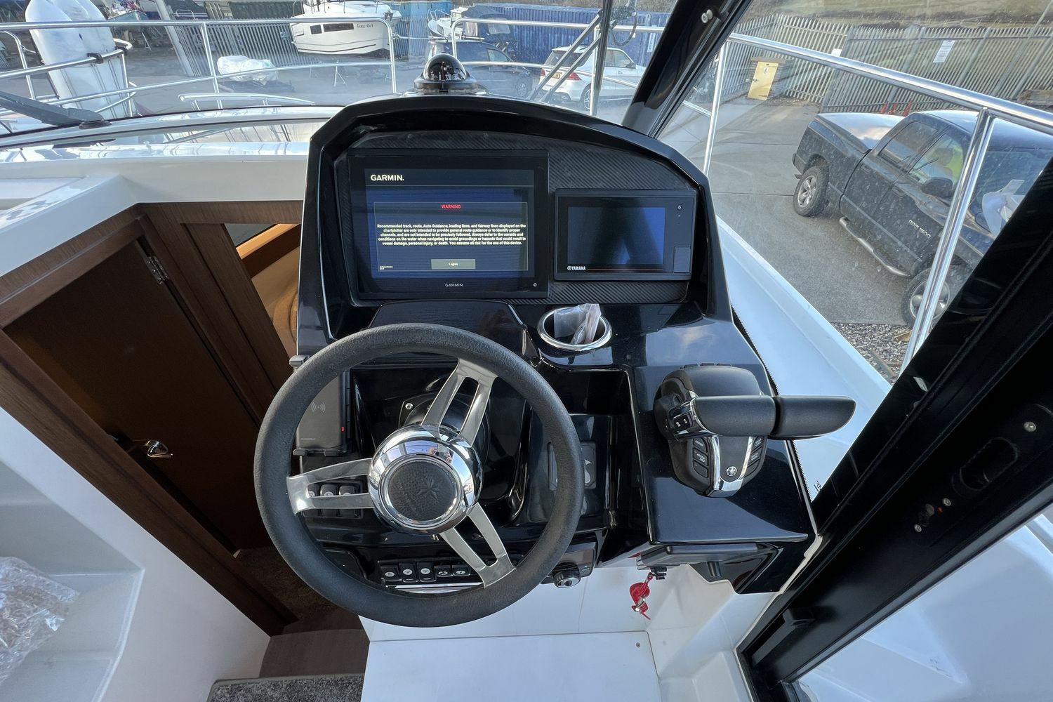 Jeanneau-Merry-Fisher-895-controls