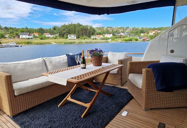 Fairline Squadron 68 - Aft Cockpit