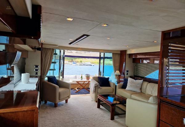 Fairline Squadron 68 - Saloon