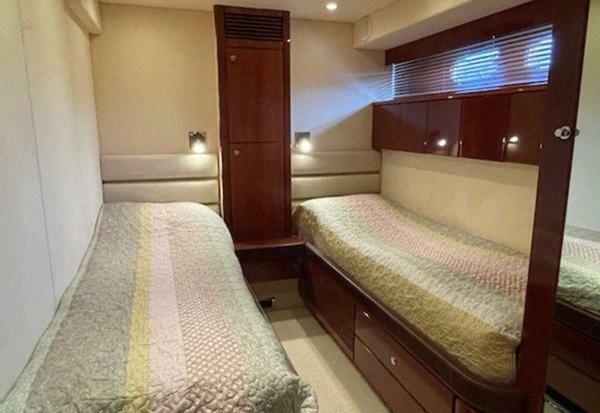 Fairline Squadron 68 - Twin Cabin