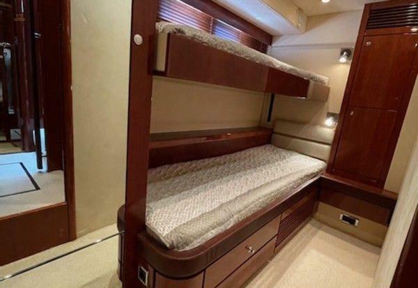 Fairline Squadron 68 - Dunk Cabin