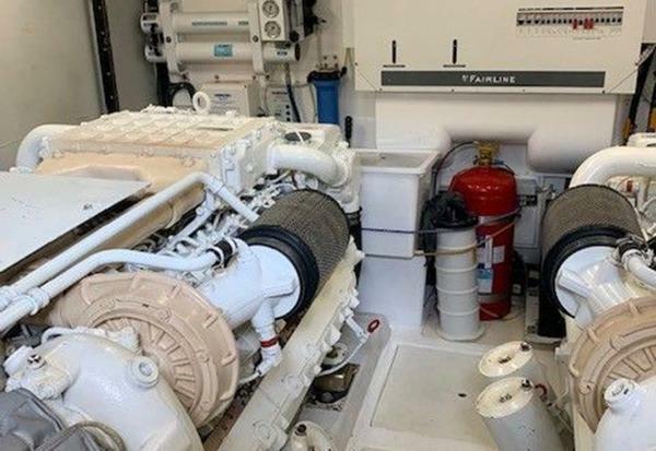 Fairline Squadron 68 - Engine Room