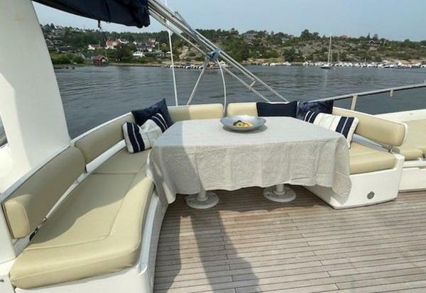 Fairline Squadron 68 - Flybridge