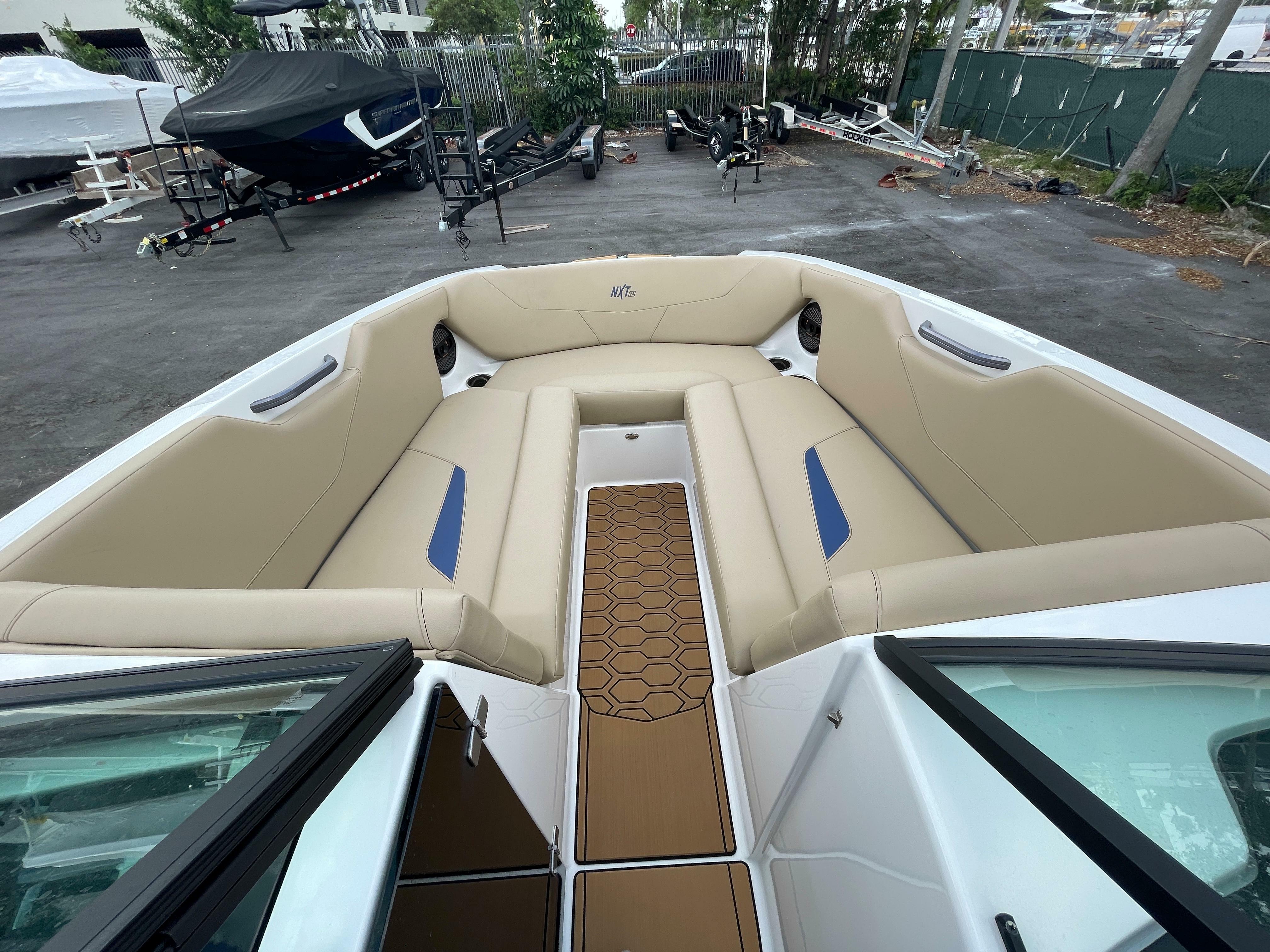 yachts-98263-378490_10.jpg