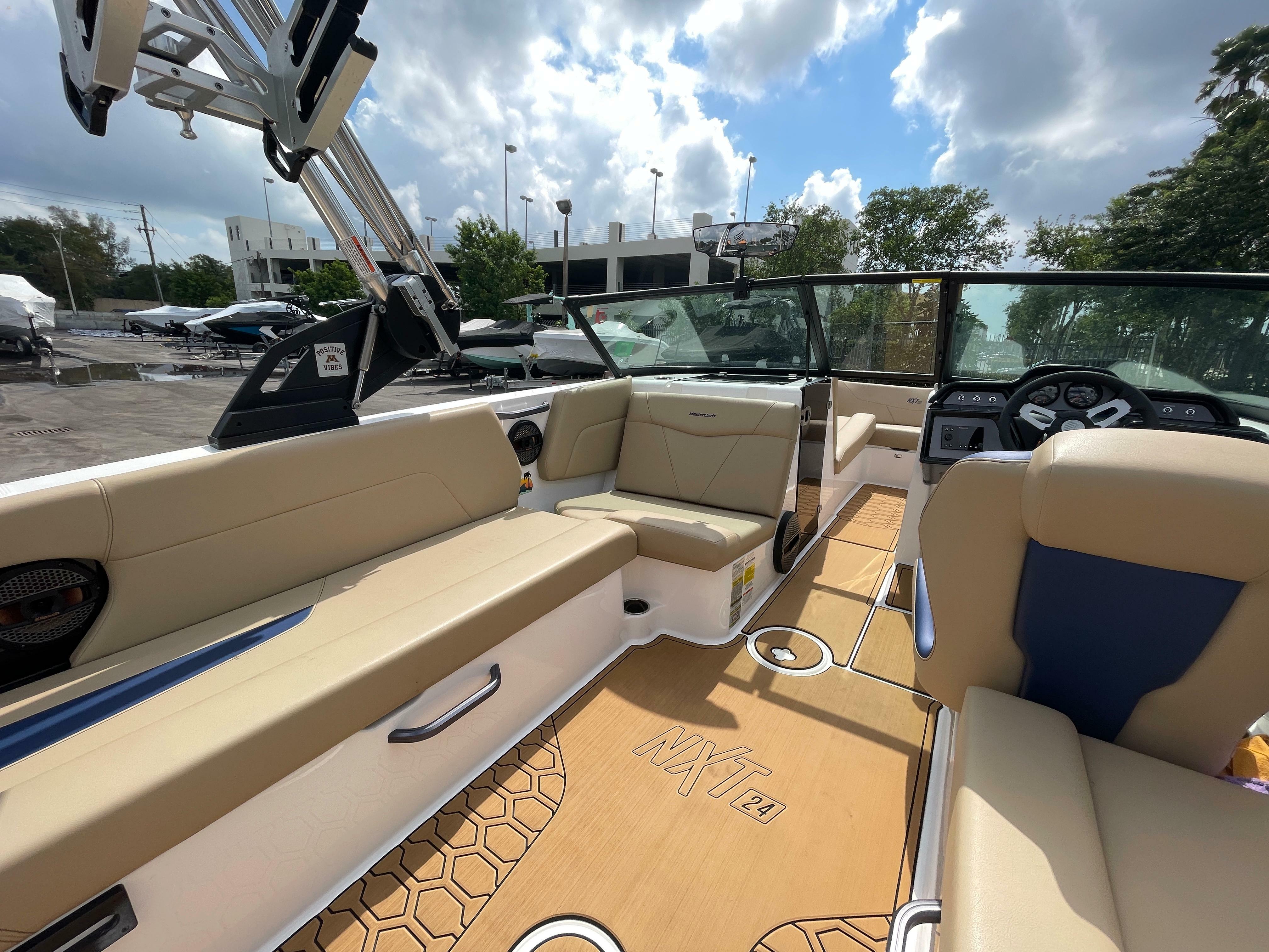yachts-98263-378490_11.jpg