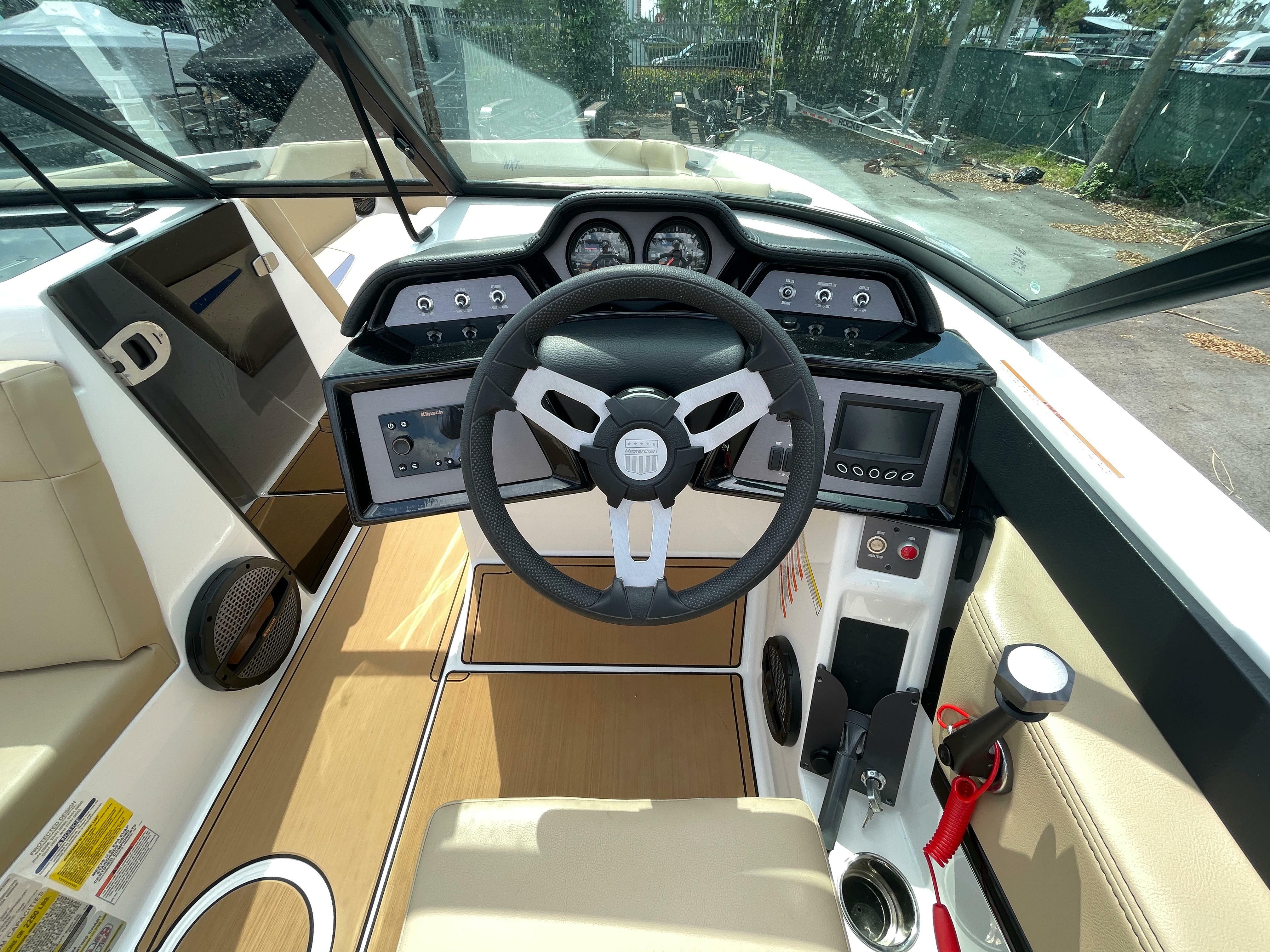 yachts-98263-378490_5.jpg