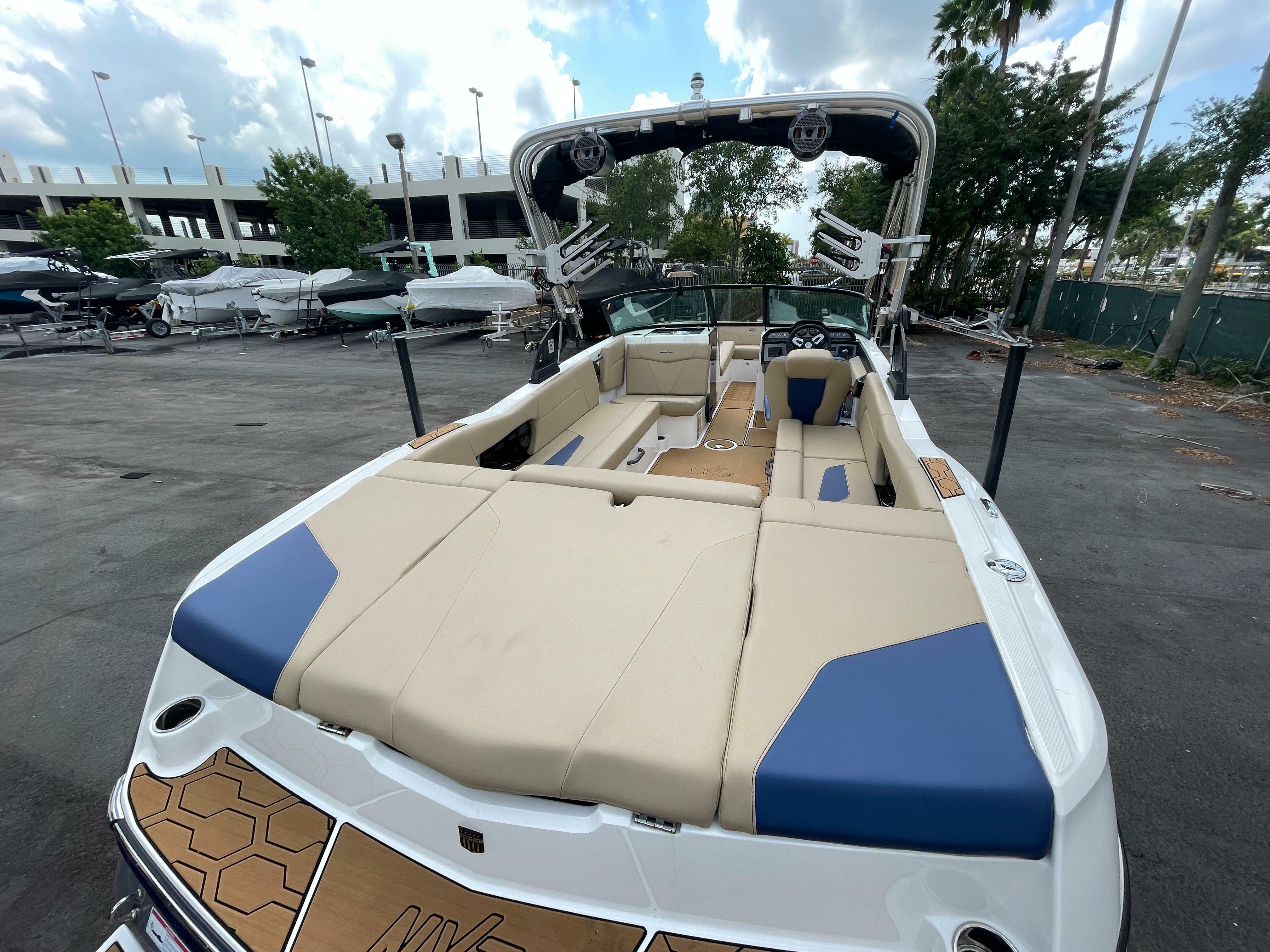 yachts-98263-378490_8.jpg