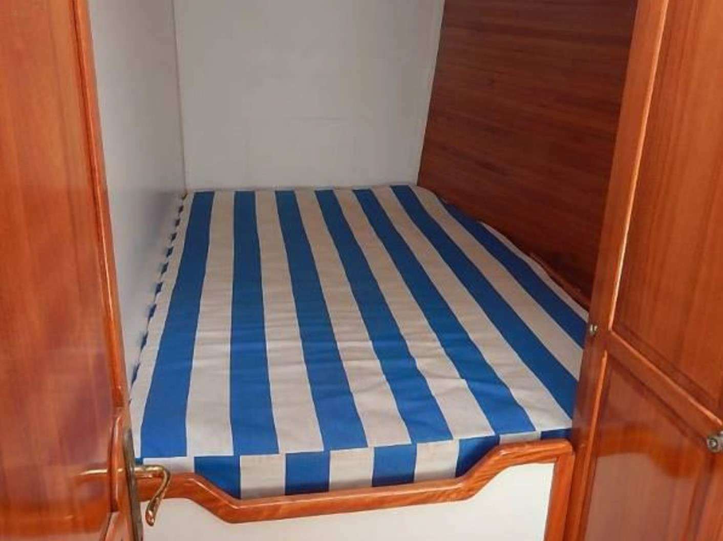 yachts-98310-378813_21.jpg