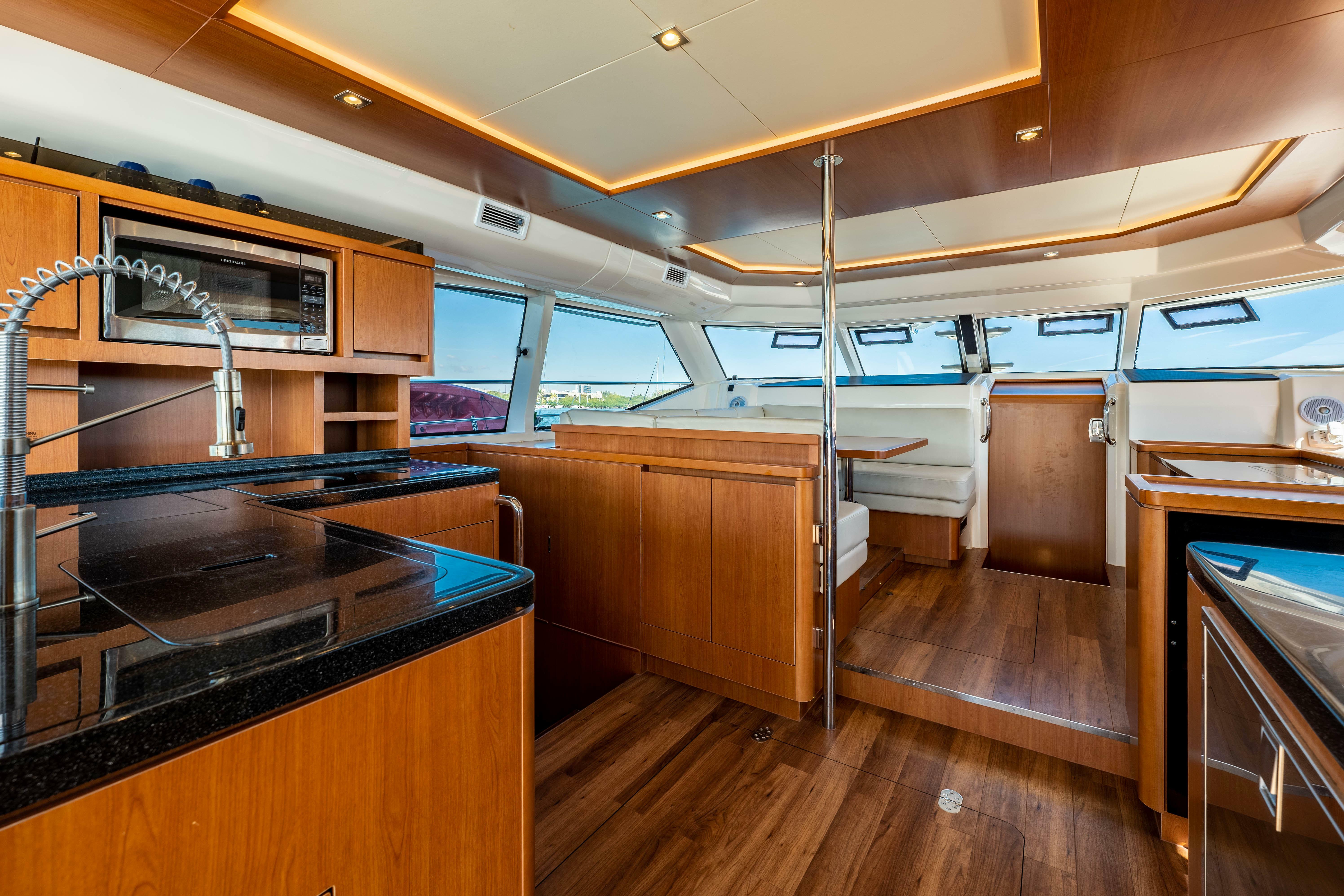 yachts-98337-378870_23.jpg