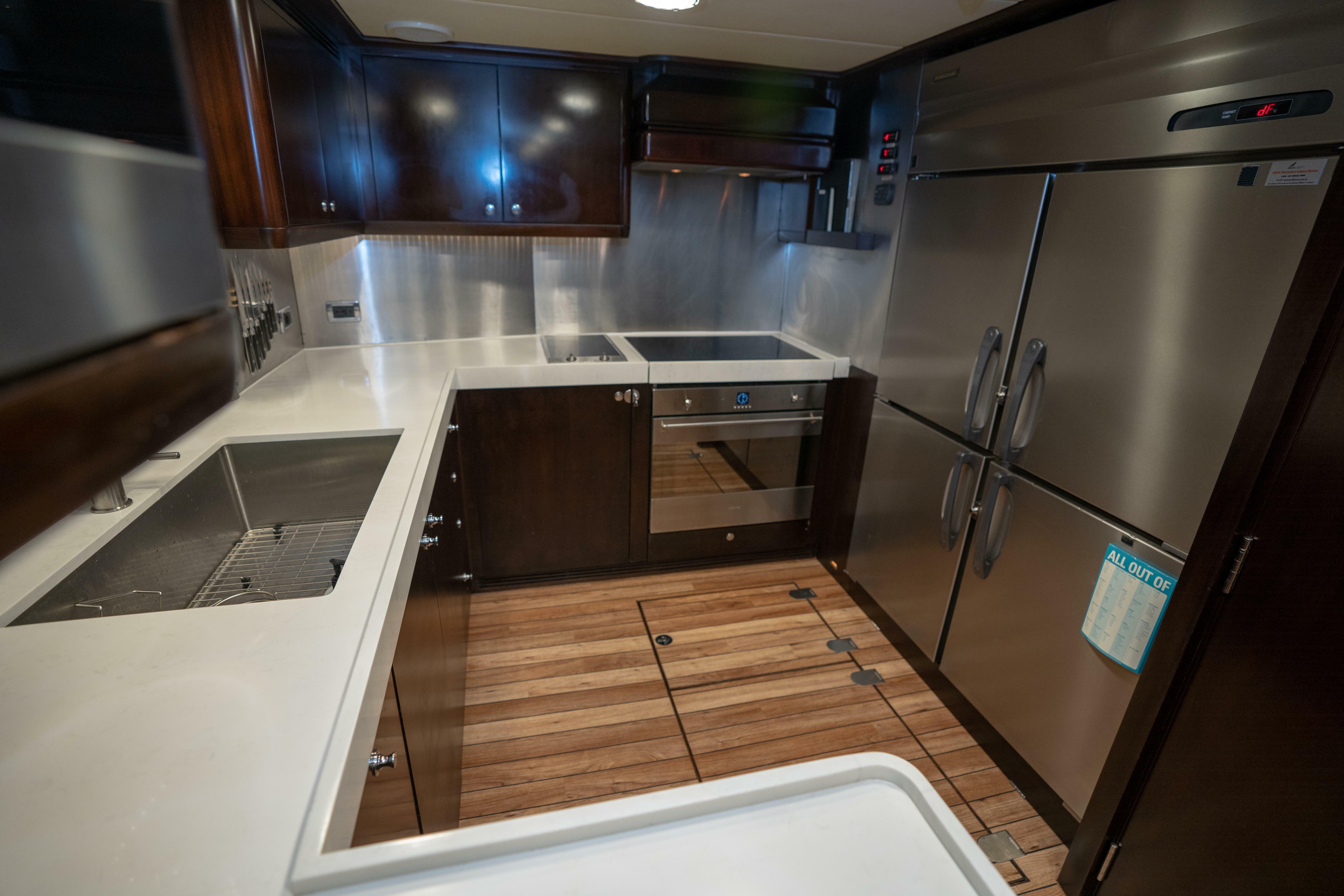 yachts-98375-378939_21.jpg