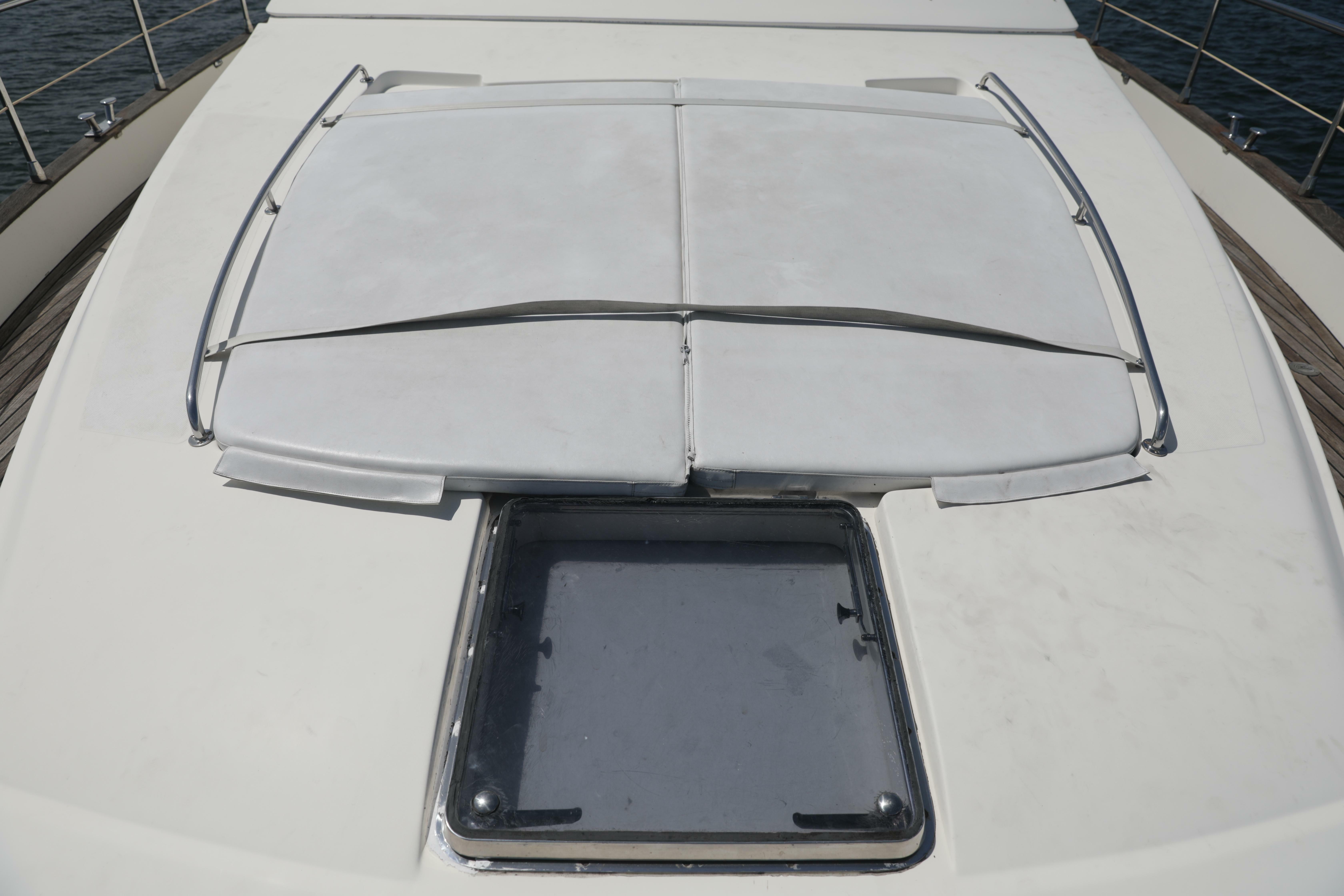 yachts-98422-378990_13.jpg