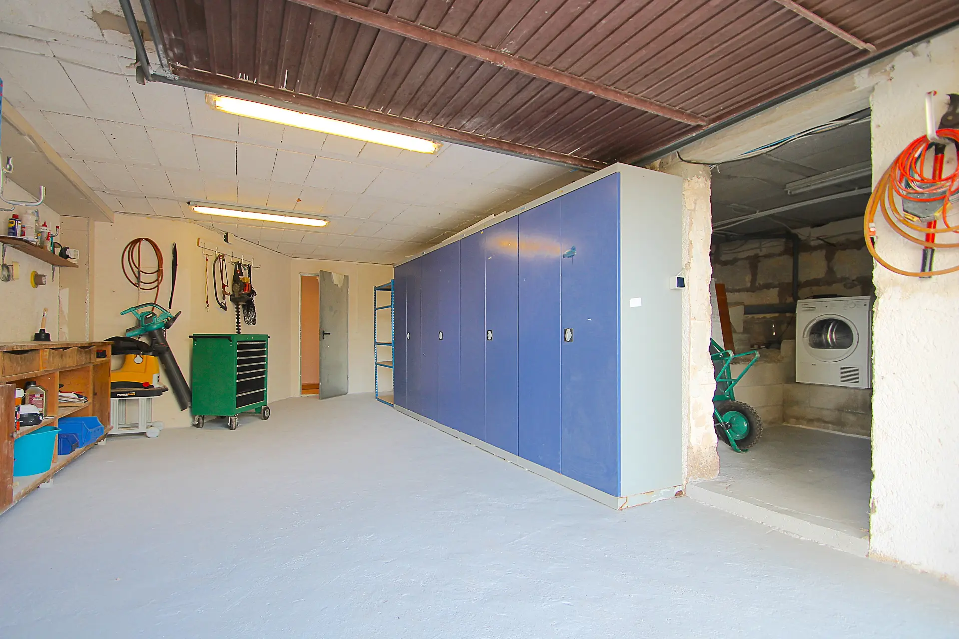 Garage mit Zugang zum Abstellraum